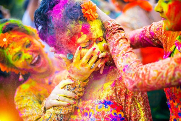 Không khí lễ hội Holi festival Ấn Độ khắp nơi