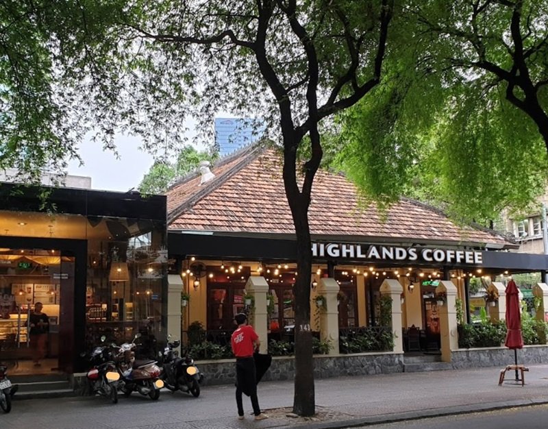 Cafe Highlands quận 1 - Nguyễn Du được mở từ khá lâu với phong cách trang trí độc đáo.
