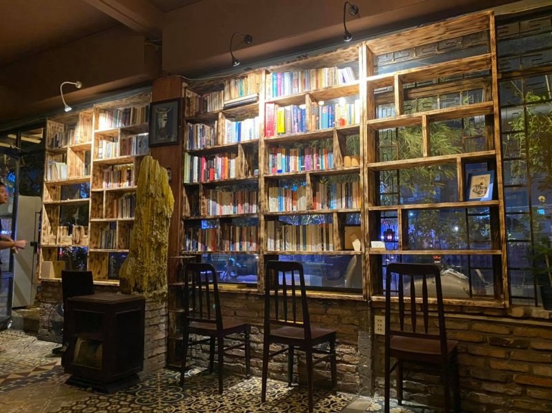 Chiêu Cafe, nơi thích hợp cho các tín đồ thích đọc.