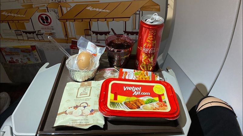 Đồ ăn trên chuyến bay Vietjet đa dạng và ngon.