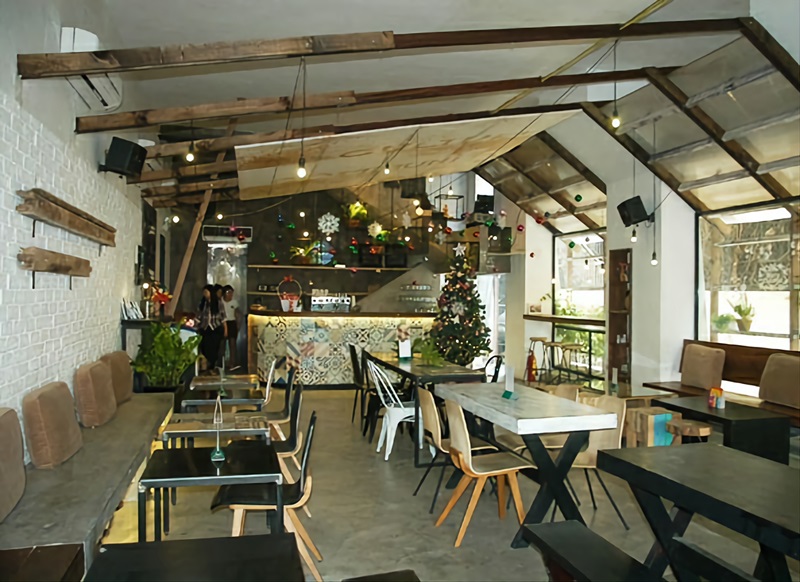 C.on là quán cafe ăn sáng quận 3 có không gian đơn giản, mộc mạc và đồ ăn ngon.