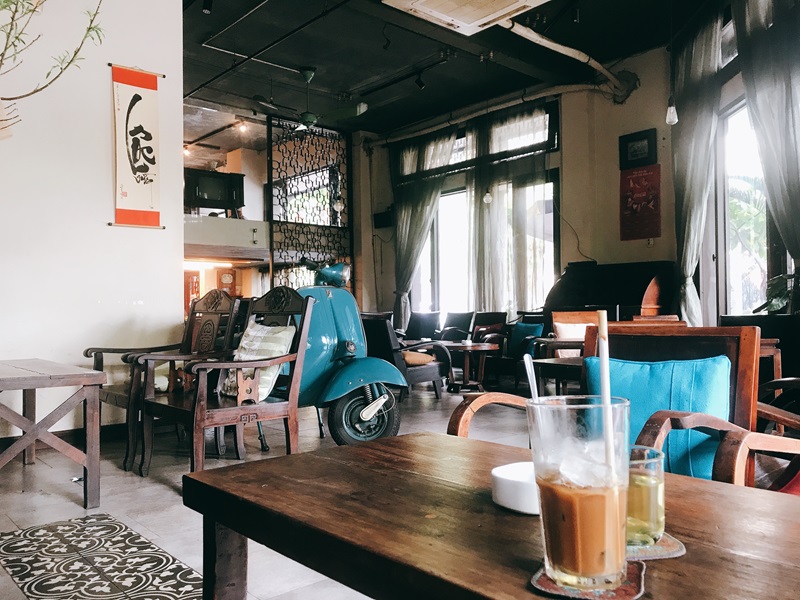Early Morning - Địa điểm cà phê Phú Nhuận yên tĩnh phong cách cổ điển.