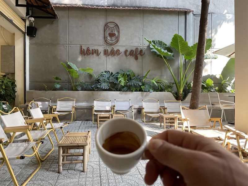 Hôm Nào Cafe - Địa chỉ cà phê Phú Nhuận yên tĩnh thoáng mát.