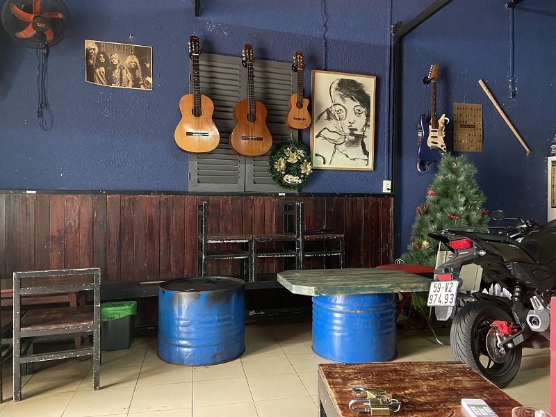 THE LAMBROs - Không gian cafe Acoustic ấm cúng, âm nhạc hay.