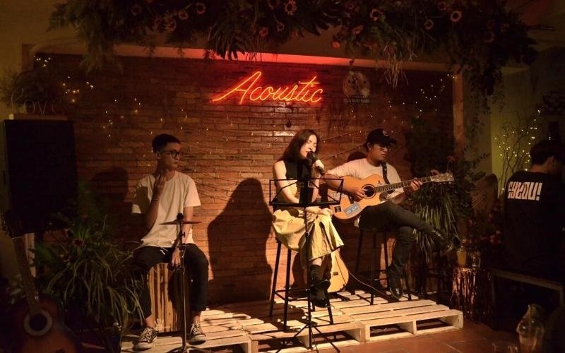 Bụi Acoustic Cafe đường Tô Hiến Thành.