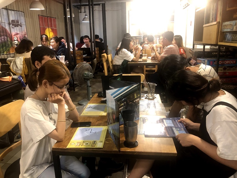 CashFlow - Cafe boardgame Sài Gòn đông khách.