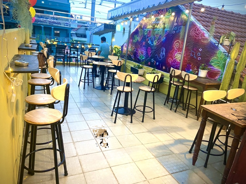 Tiệm Cafe Lucky Chill - Địa điểm cafe chill Phú Nhuận phong cách hoài niệm.