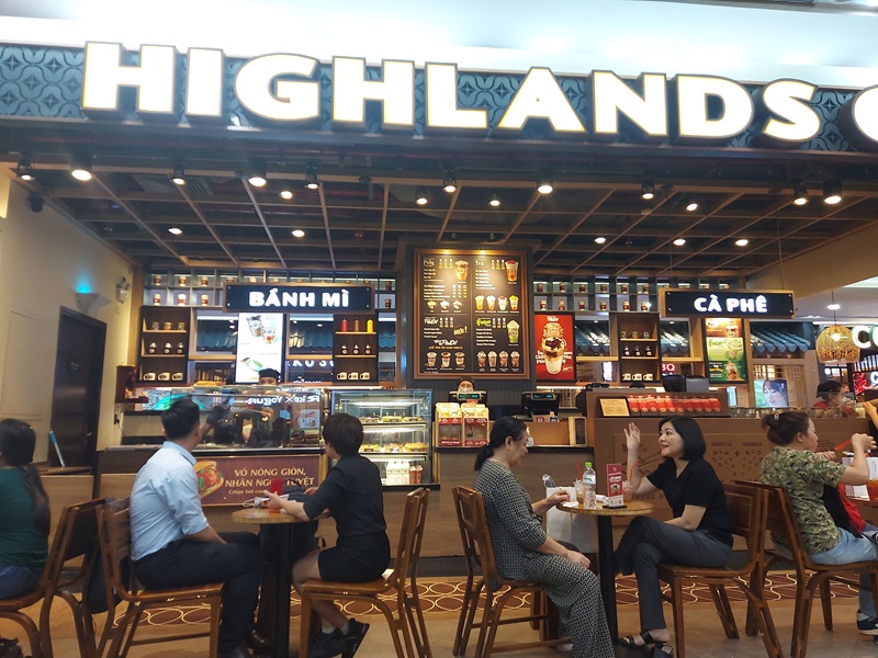 Cafe Highlands Phú Nhuận dường Nguyễn Văn Trỗi.