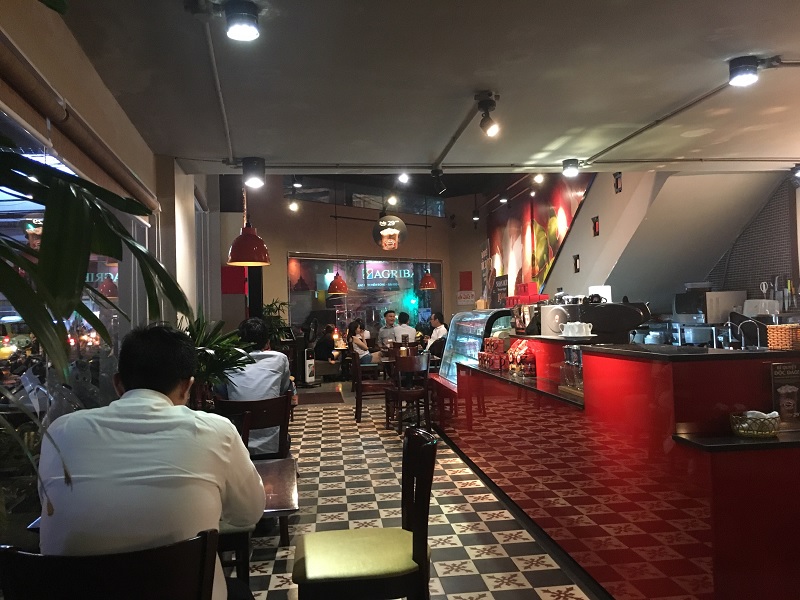 Cafe Highlands quận 5 số 683 Trần Hưng Đạo.