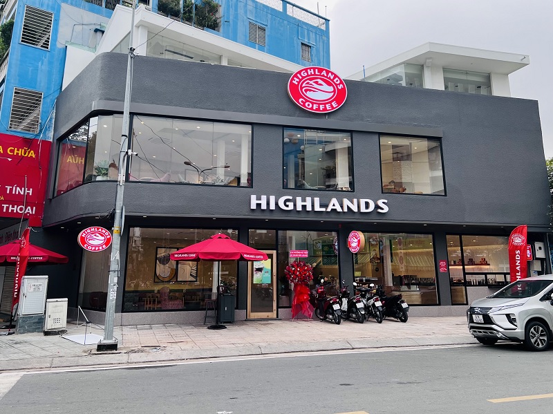 Cafe Highlands quận 5 nằm trên đường Hùng Vương.