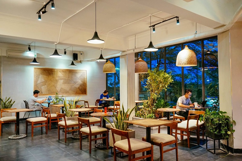 The Coffee House trên đường Hoa Hồng là một trong những địa chỉ quán cafe làm việc Phú Nhuận nổi tiếng.