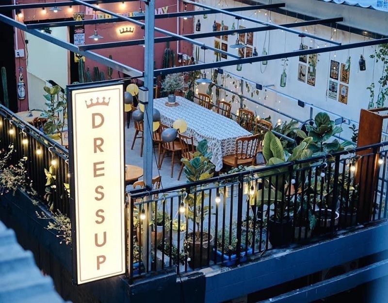 DressUp Coffee - Cà phê rooftop quận 10.