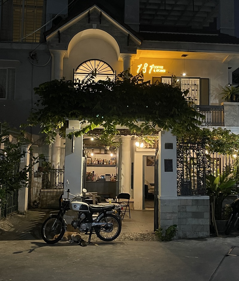181 Coffee & Cocktail - Cafe sân vườn Phú Nhuận mát mẻ.