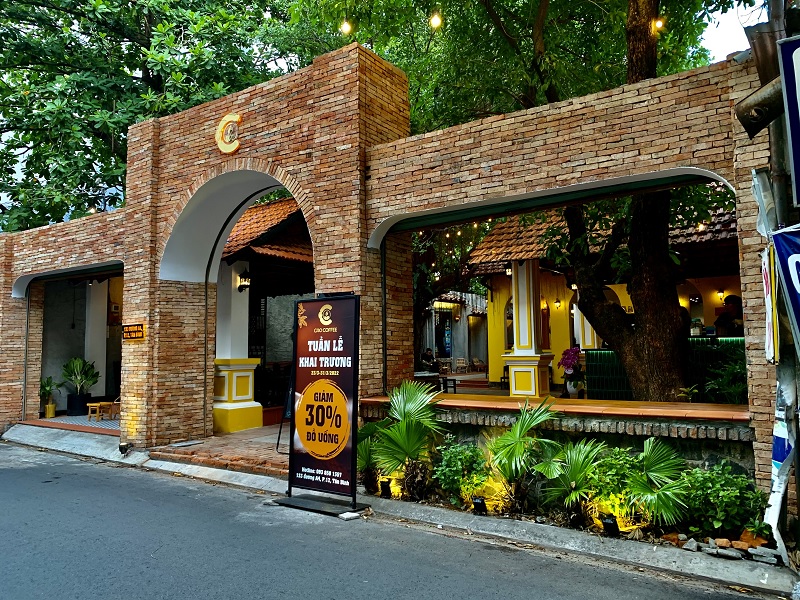 CAO Coffee - Quán cafe sân vườn quận Tân Bình mát mẻ.