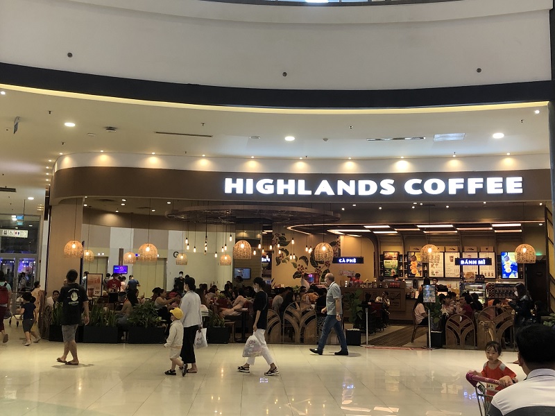 Highlands Coffee Tân Phú tại Aeon Mall.