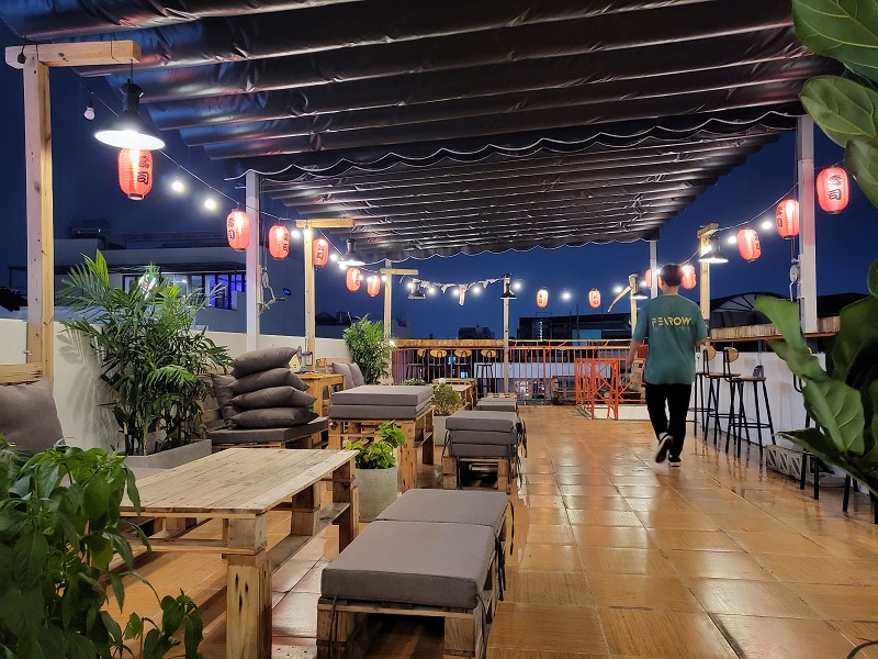 1 2 Năm Rooftop - Không gian quán cafe Tân Bình view đẹp lãng mạn.