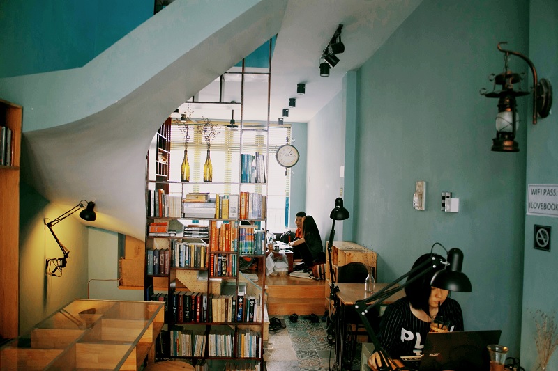 Slowee Coffee & Books - Quán cafe yên tĩnh quận Tân Bình.