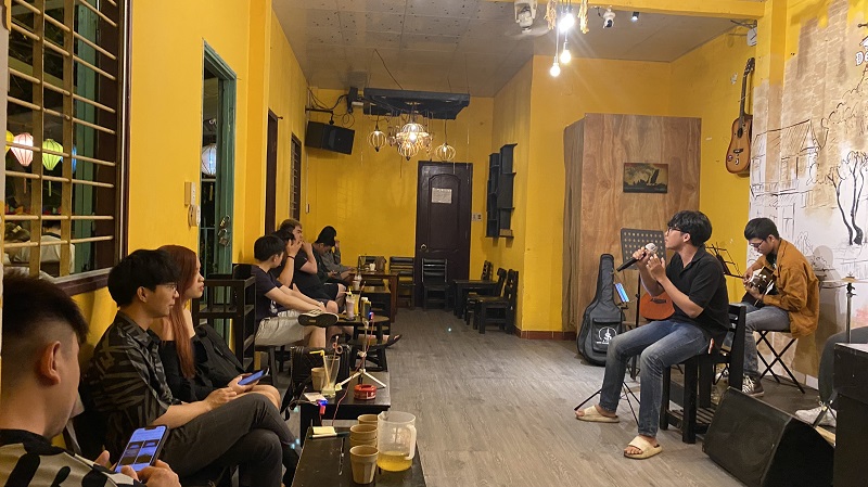 Đèn - Cafe hát với nhau quận Tân Phú.